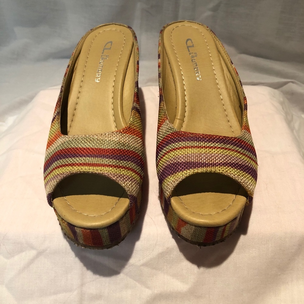 Wedge sandals by Chinese Laundry